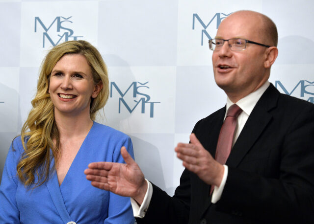 Ministryně školství Kateřina Valachová a premiér Bohuslav Sobotka