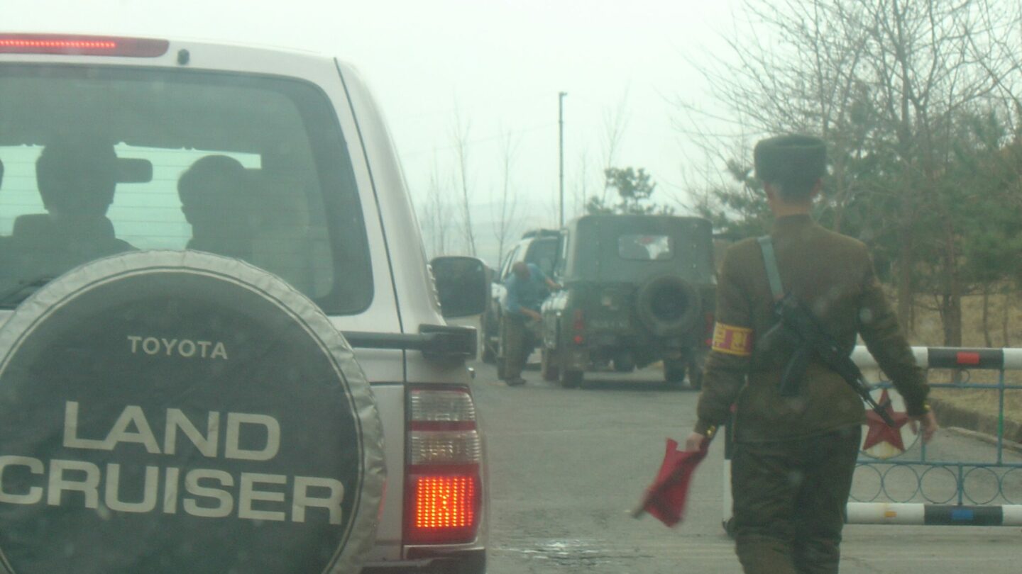 Checkpoint poblíž hranice mezi KLDR a Jižní Koreou