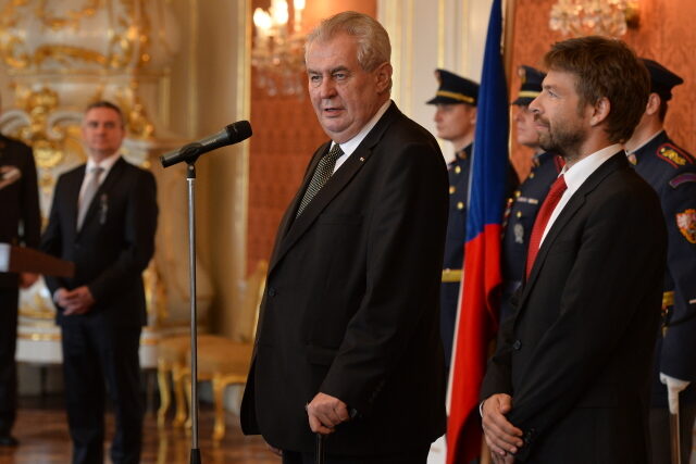 Prezident Miloš Zeman s ministrem spravedlnosti Robertem Pelikánem (ANO) při jmenování nových soudců na Pražském hradě