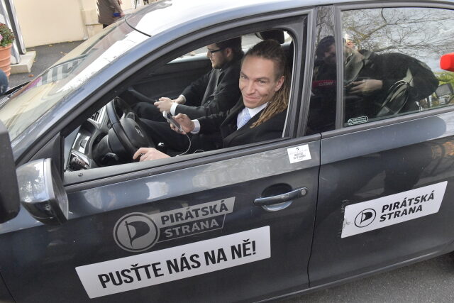 Předseda Pirátů a ministr pro místní rozvoj Ivan Bartoš