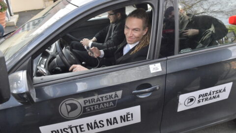 Předseda Pirátů a ministr pro místní rozvoj Ivan Bartoš