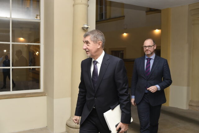 Premiér Andrej Babiš a ministr školství Robert Plaga.