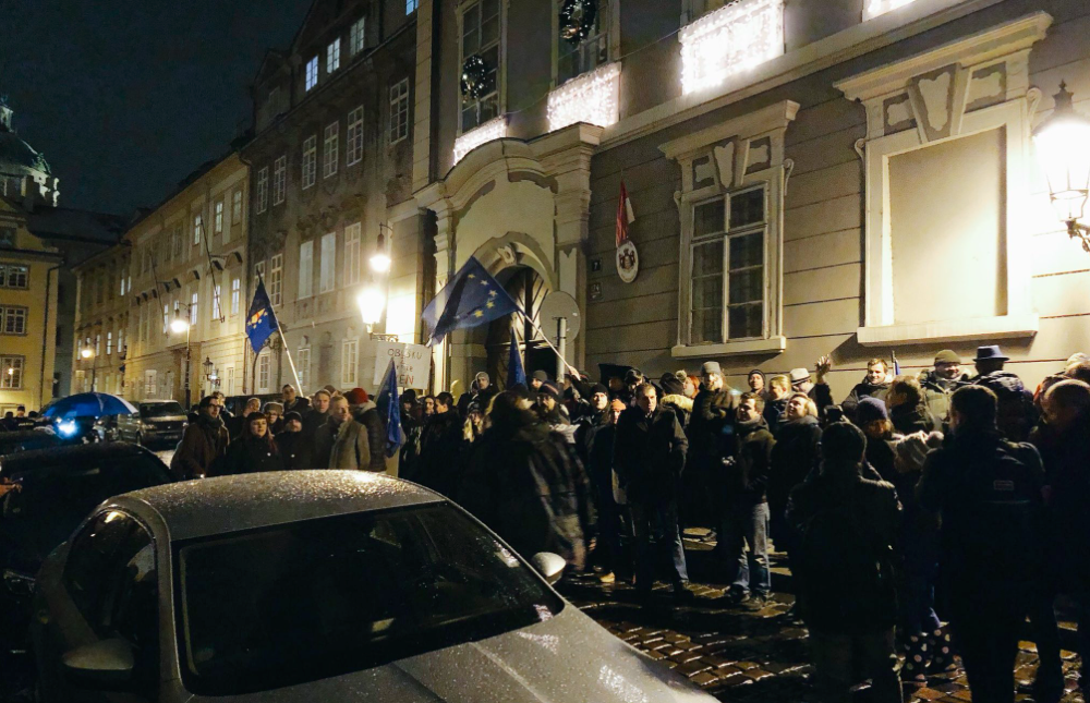 Demonstrace proti Ondráčkovi
