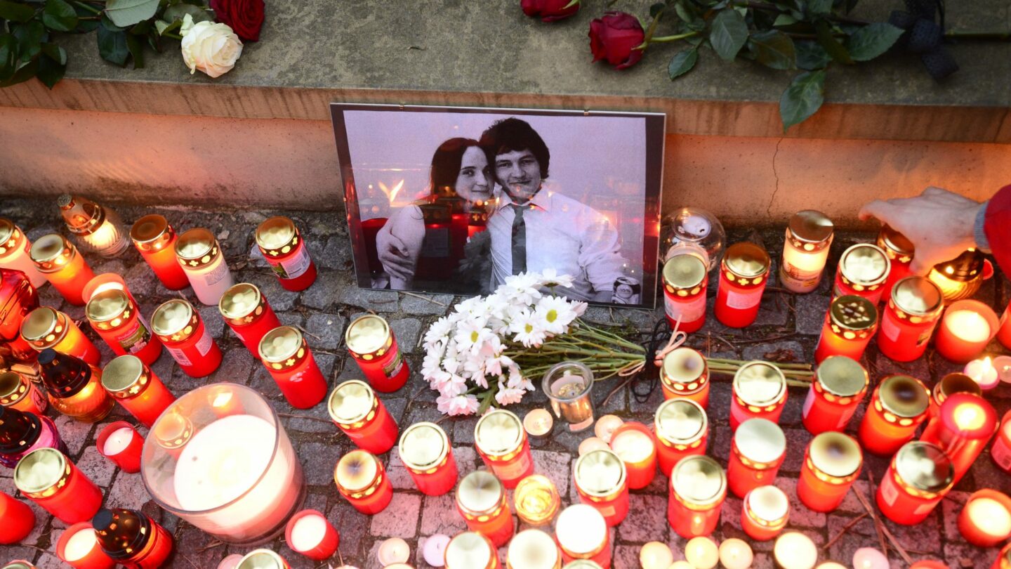 Lidé přišli uctít památku Jána Kuciaka a jeho snoubenky.