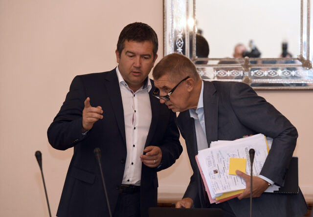 Ministr vnitra Jan Hamáček a premiér Andrej Babiš 