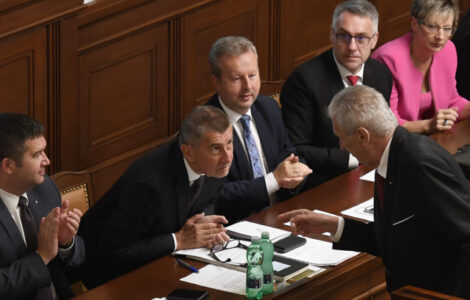 Prezident Miloš Zeman a premiér Andrej Babiš při hlasování o důvěře vládě 
