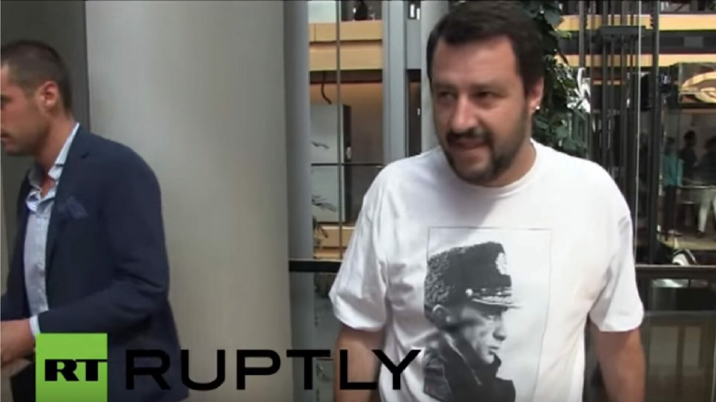 Salvini v tričku s obrázkem Putina. Brusel 2015.