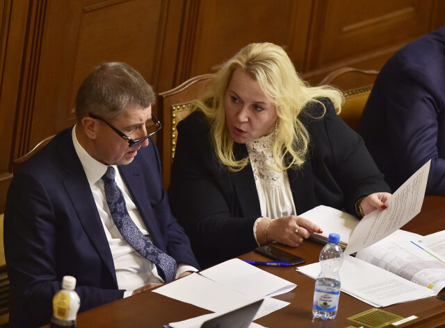Premiér Andrej Babiš a ministryně pro místní rozvoj Klára Dostálová