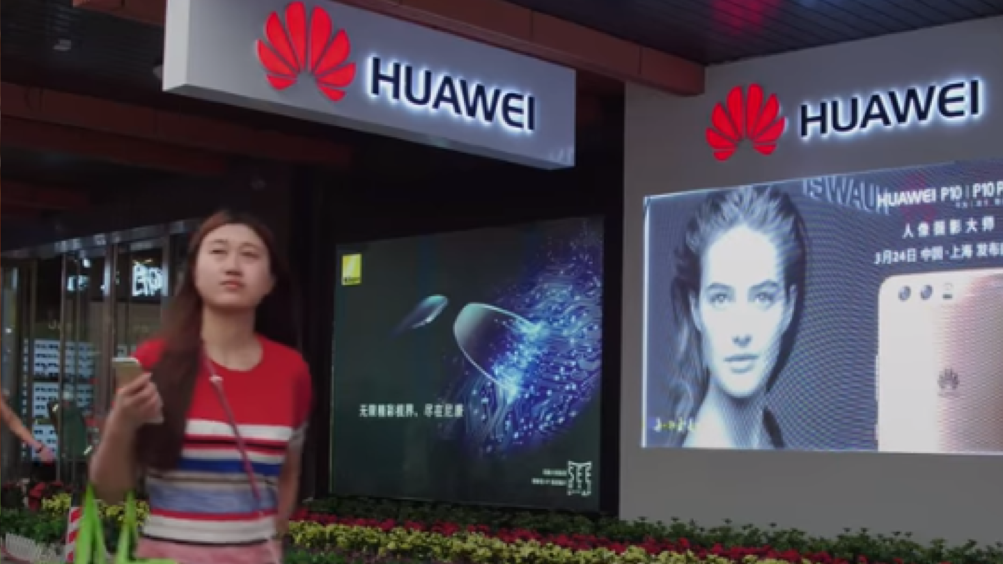 Huawei – levný, vyspělý a nevyzpytatelný partner, před nímž varují tajné služby většiny západních zemí. 