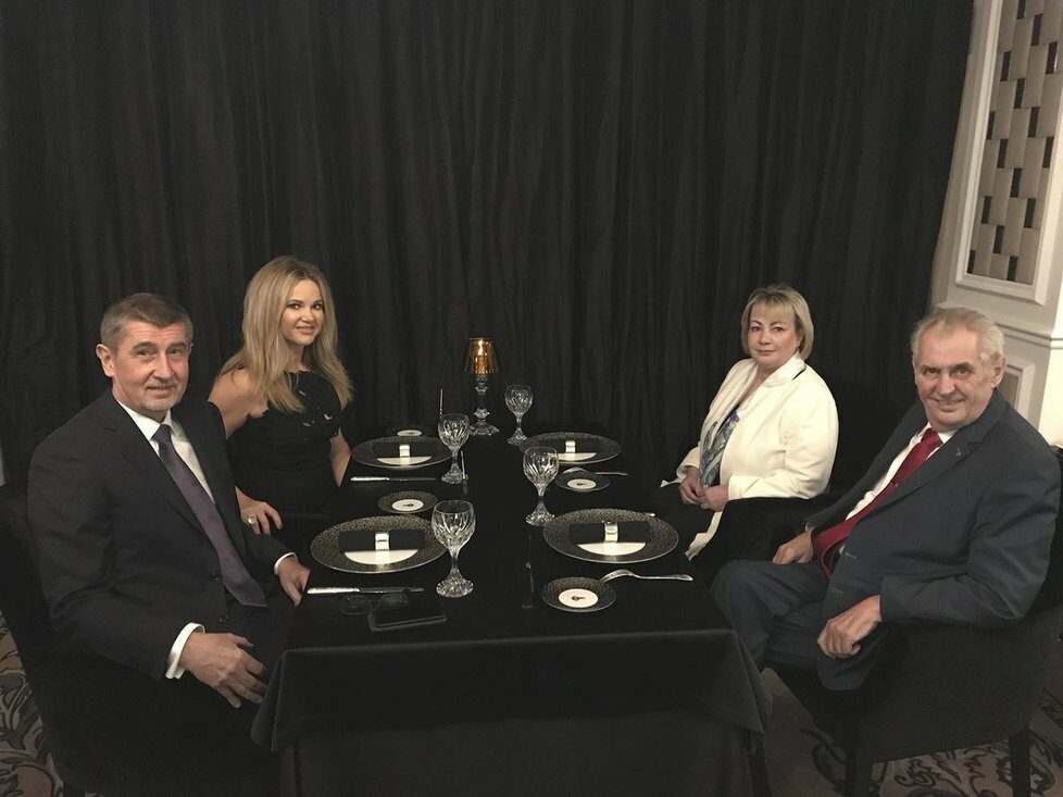 Premiér Babiš a prezident Zeman se svými protějšky v restauraci Paloma