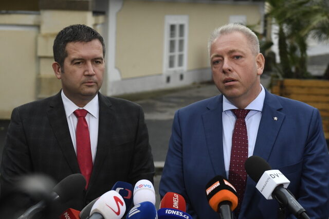 Současný ministr vnitra Jan Hamáček a jeho předchůdce Milan Chovanec 