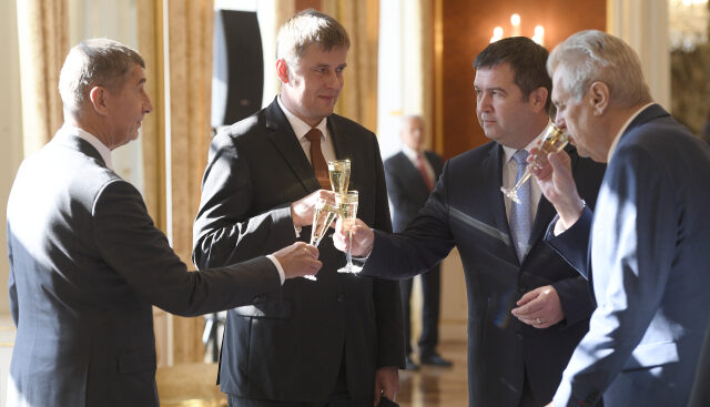 Premiér Andrej Babiš, ministr zahraničí Tomáš Petříček, ministr vnitra Jan Hamáček a prezident Miloš Zeman