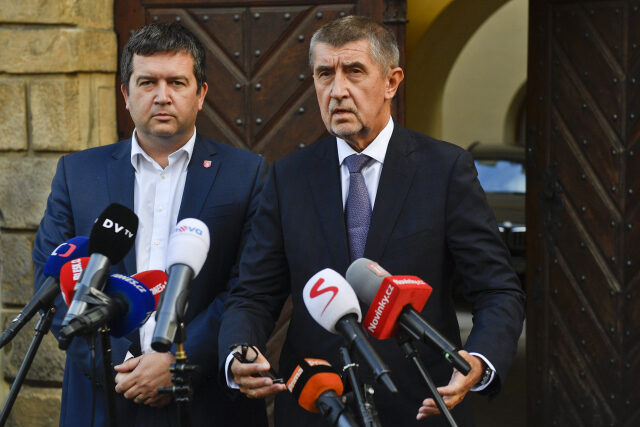 Ministr vnitra Jan Hamáček a premiér Andrej Babiš 
