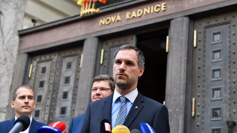 Zleva Jan Čižinský (Praha sobě), Jiří Pospíšil (SPOLU) a Zdeněk Hřib (Piráti)