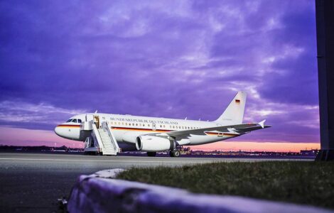 Německý vládní Airbus Konrad Adenauer kvůli další závadě nelétá. Bouchla mu pneumatika  