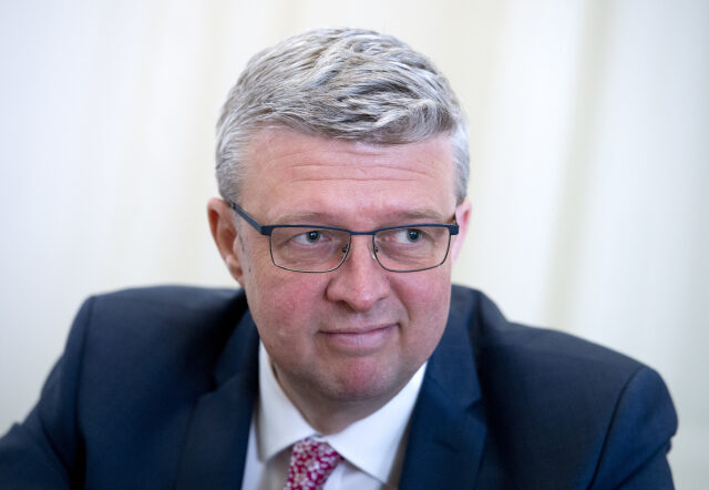 Místopředseda vlády, ministr průmyslu a obchodu a ministr dopravy Karel Havlíček (za ANO) 
