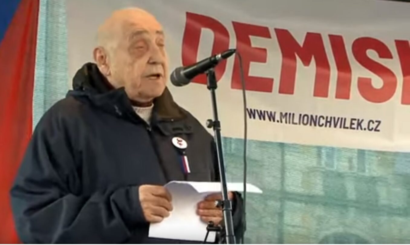 Radkin Honzák na demonstraci Milionu chvilek pro demokracii