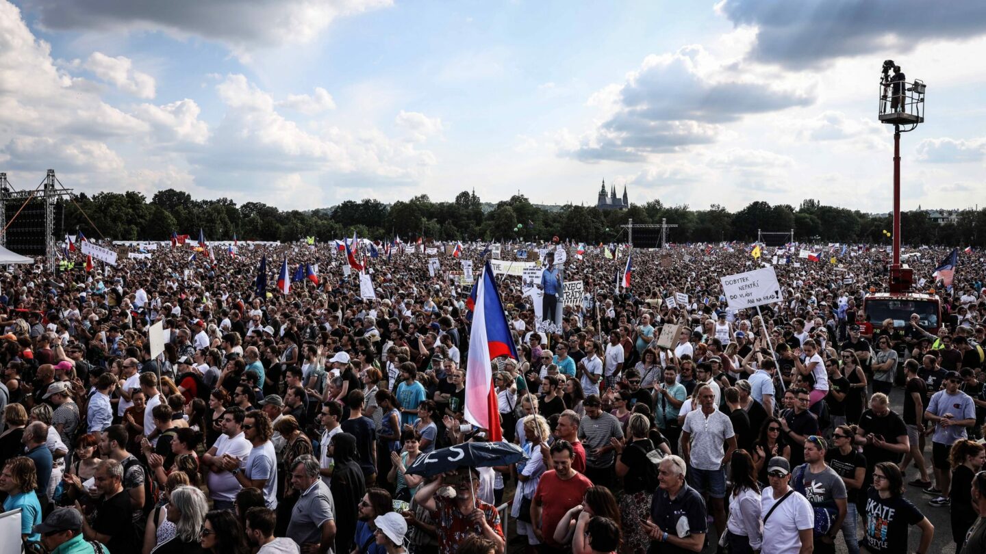 Demonstrace na Letné