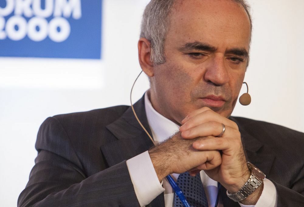 Garri Kasparov na mezinárodní konferenci Forum 2000