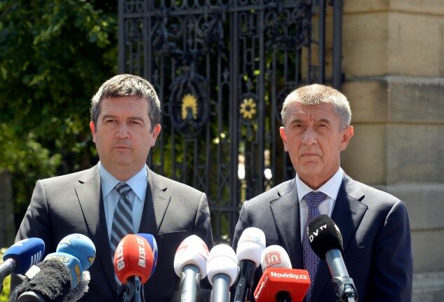 Vicepremiér Jan Hamáček (ČSSD) a premiér Andrej Babiš (ANO) 