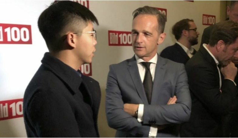 Tvář hongkongských protestů Joshua Wong na setkání se šéfem německé diplomacie Heiko Maasem