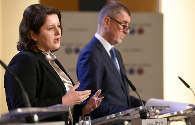 Ministryně práce a sociálních věcí Jana Maláčová (ČSSD) a premiér Andrej Babiš (ANO)