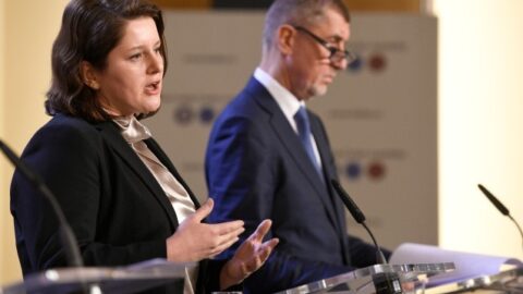 Ministryně práce a sociálních věcí Jana Maláčová (ČSSD) a premiér Andrej Babiš (ANO)