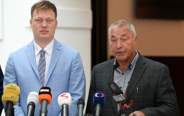 Předseda sněmovní vyšetřovací komise k privatizaci OKD Lukáš Černohorský (Piráti) a její člen Josef Hájek (ANO)