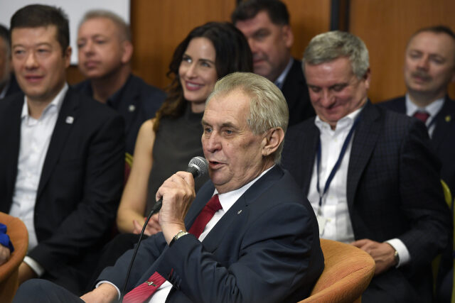 Prezident Miloš Zeman v okruhu nejbližších po prezidentské volbě v roce 2018