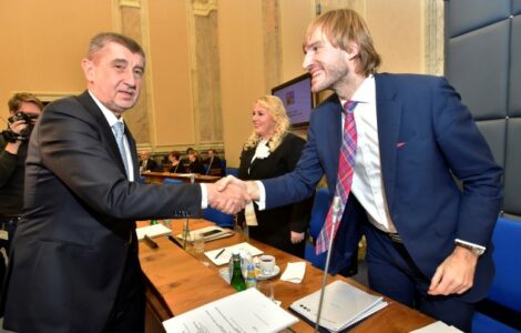 Premiér Andrej Babiš a staronový ministr zdravotnictví Adam Vojtěch (ANO) 