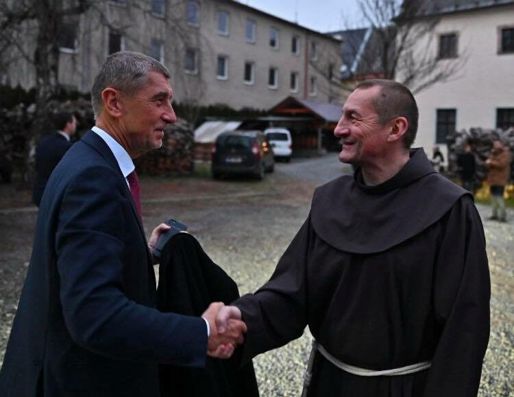 Premiér Andrej Babiš přijel za otcem Šebestiánem, aby se vyznal ze svých hříchů.