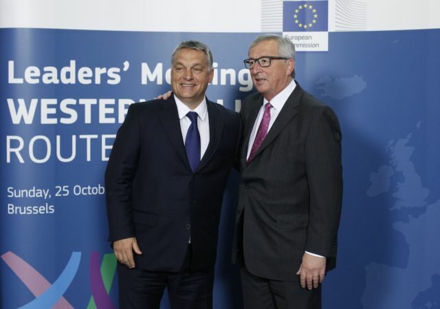Maďarský premiér Viktor Orbán (vlevo) a prezident EK Jean-Claude Juncker na bruselské schůzce k migrační krizi.