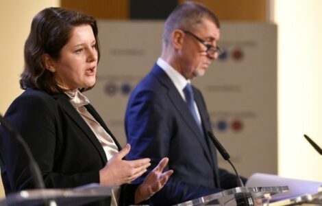 Tehdejší ministryně práce a sociálních věcí Jana Maláčová (ČSSD) a tehdejší premiér Andrej Babiš (ANO) vyházely zbytečně miliardy kvůli covidu.