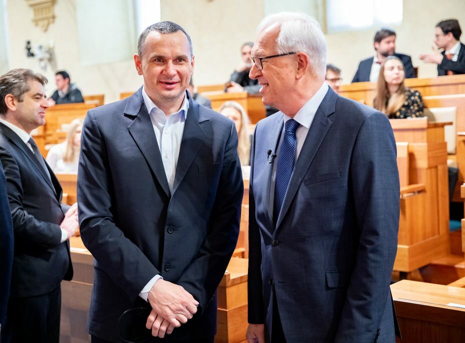 Oleg Sencov se senátorem Jiřím Drahošem