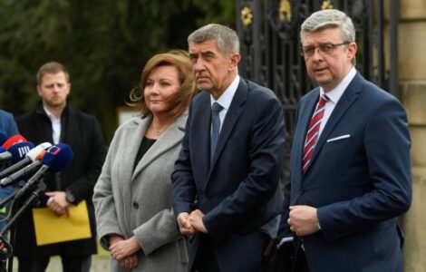 Alena Schillerová, Andrej Babiš a Karel Havlíček (všichni za ANO) 