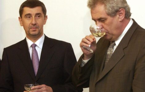 Osudová přitažlivost. Andrej Babiš s Milošem Zemanem v roce 2002.