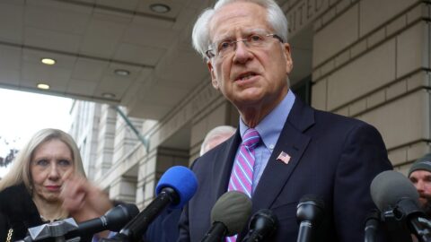 Právník Larry Klayman před americkým federálním okresním soudem, 3. ledna 2019