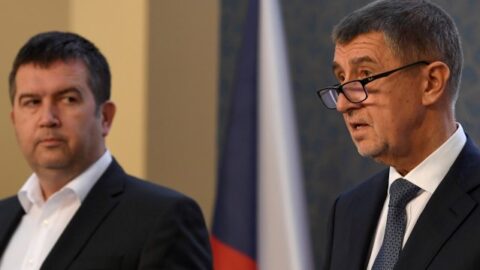 Vicepremiér a ministr vnitra Jan Hamáček (ČSSD) a premiér Andrej Babiš (ANO)
