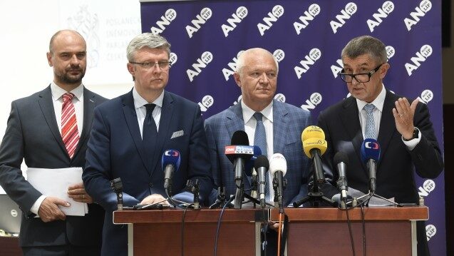 Poslanec Martin Kolovratník, ministr průmyslu a dopravy Karel Havlíček, předseda poslaneckého klubu Jaroslav Faltýnek a premiér Andrej Babiš (všichni ANO)