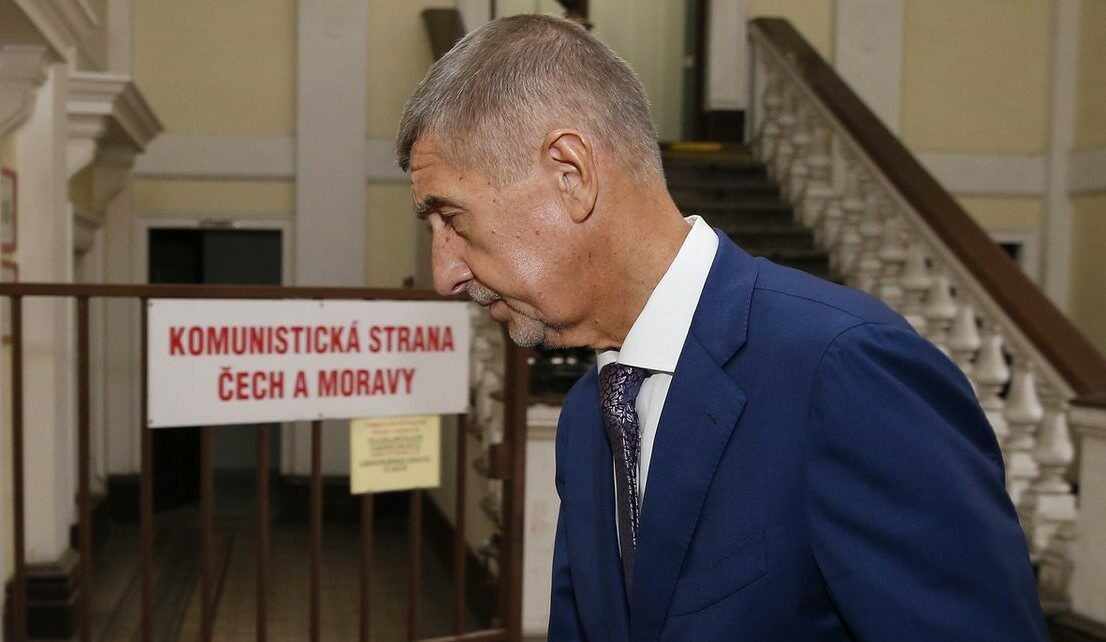 Premiér Andrej Babiš přichází do sídla KSČM orodovat za přijetí státního rozpočtu