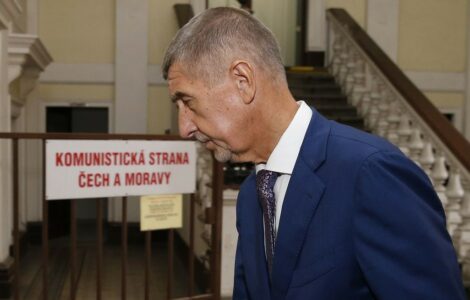 Premiér Andrej Babiš přichází do sídla KSČM orodovat za přijetí státního rozpočtu