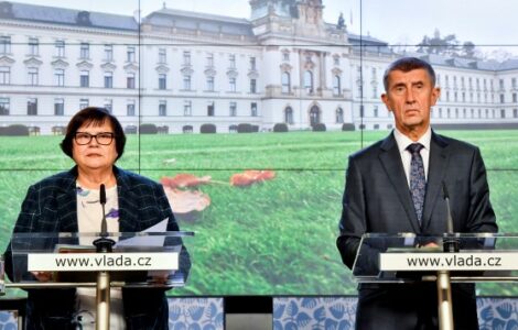 Ministryně spravedlnosti Marie Benešová a premiér Andrej Babiš (oba ANO) 