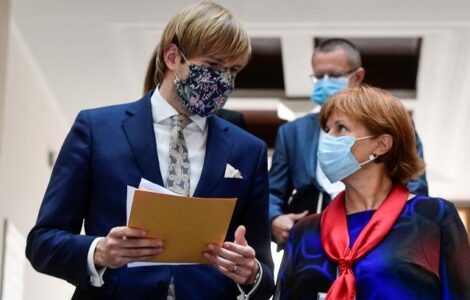 Bývalý ministr zdravotnictví Adam Vojtěch (ANO) a hlavní hygienička ČR Jarmila Rážová 