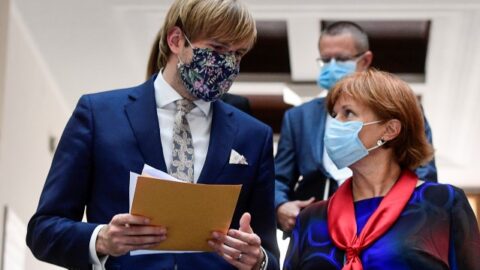 Bývalý ministr zdravotnictví Adam Vojtěch (ANO) a hlavní hygienička ČR Jarmila Rážová