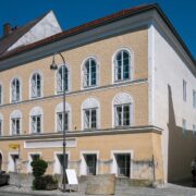 Tyranův rodný dům - zločinec Adolf Hitler se narodil v rakouském Braunau