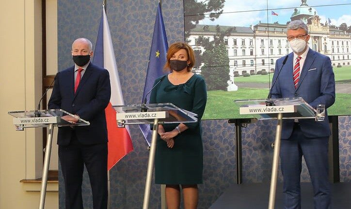 Ministr zdravotnictví Roman Prymula, ministryně financí Alena Schillerová a ministr průmyslu, obchodu a dopravy Karel Havlíček (všichni za ANO)