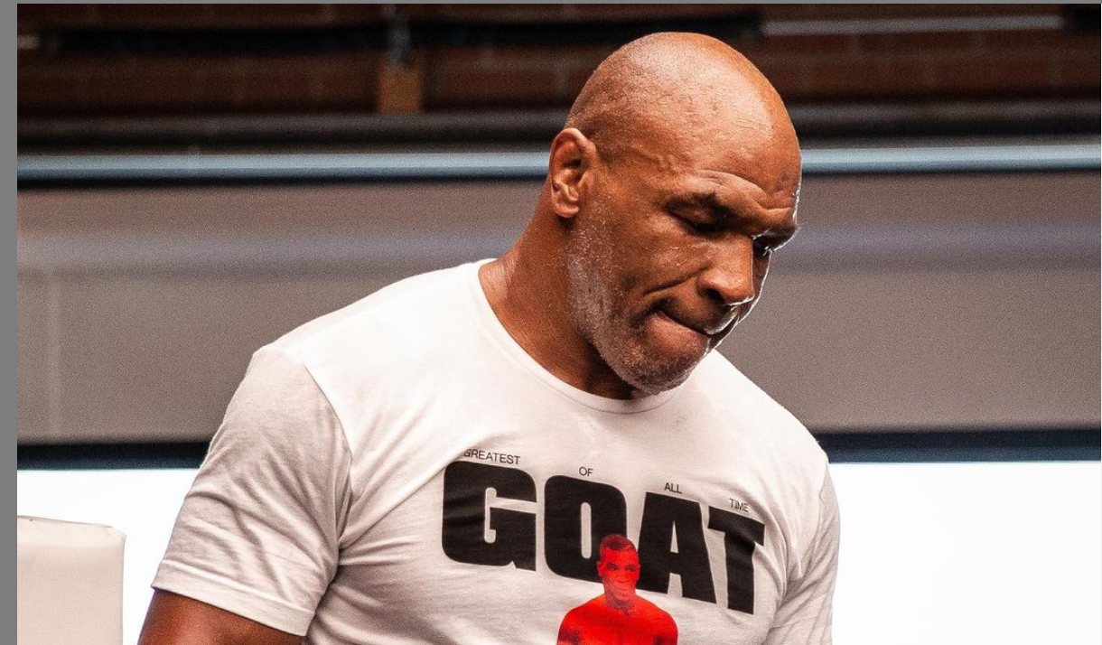 Mike Tyson je v ostrém tréninku.