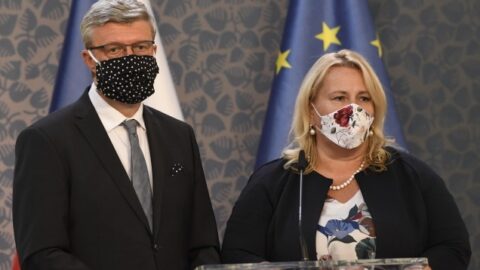 Ministr průmyslu a obchodu a ministr dopravy Karel Havlíček a ministryně pro místní rozvoj Klára Dostálová (oba ANO)