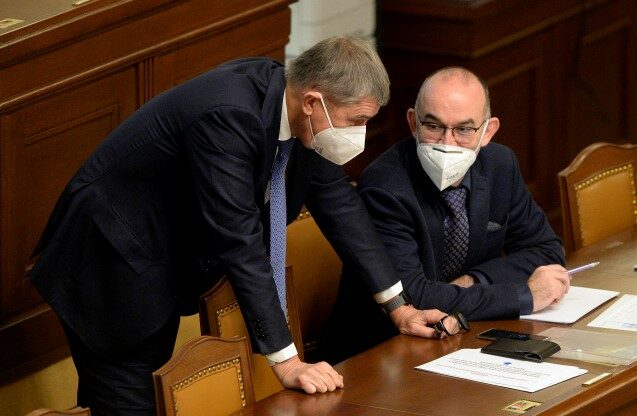 Premiér Andrej Babiš a ministr zdravotnictví Jan Blatný (oba za ANO)