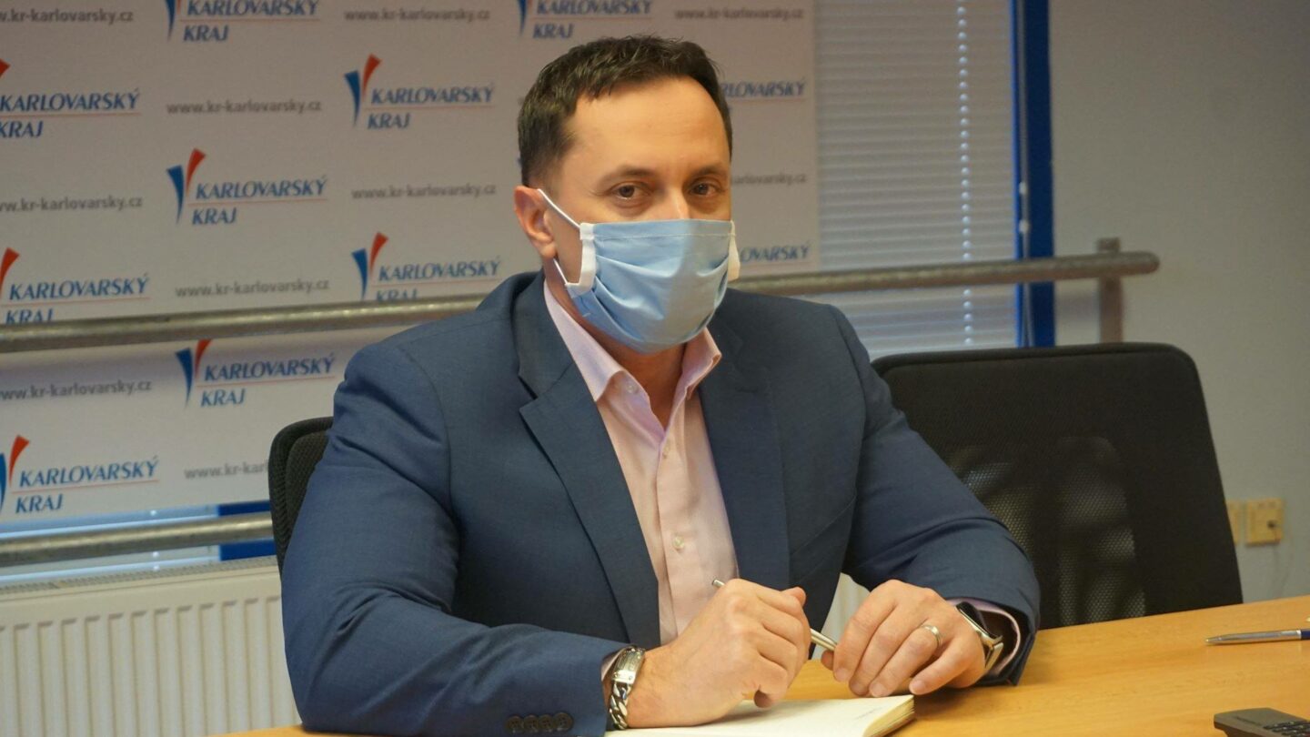 Hejtman Karlovarského kraje Petr Kubis (ANO) sloužil u Pohotovostního pluku SNB a byl nasazen během tzv. Palachova týdne v lednu 1989.